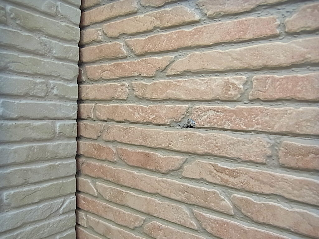 郡山・仙台にある住宅リペア専門のプロ集団｜株式会社IKEDA　「仙台リペアナビ」紹介　外壁キズイメージ画像